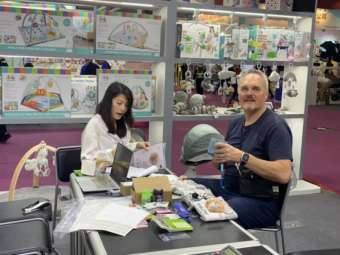采购商在了解产品
