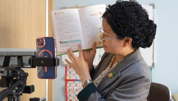 金霞在直播中。（受访者供图）