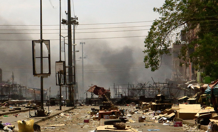 当地时间4月18日，在苏丹喀土穆拍摄的街头景象。新华社发（穆罕默德·海德尔摄）