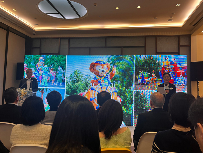 上海迪士尼度假区活动预告。澎湃新闻记者 邹佳雯 摄