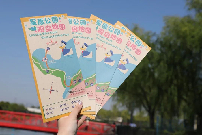 2023年上海爱鸟周，星愿公园发布“观鸟手册”。 上海迪士尼 供图
