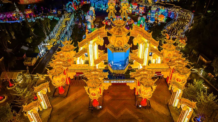 △自贡彩灯（图源：视觉中国）