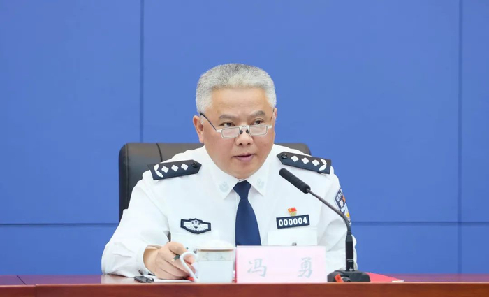 冯勇介绍有关情况 李聪冲 摄