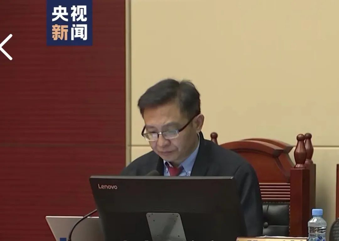 2022年8月劳荣枝案二审，辩护人吴丹红在法庭上。  央视新闻截图 