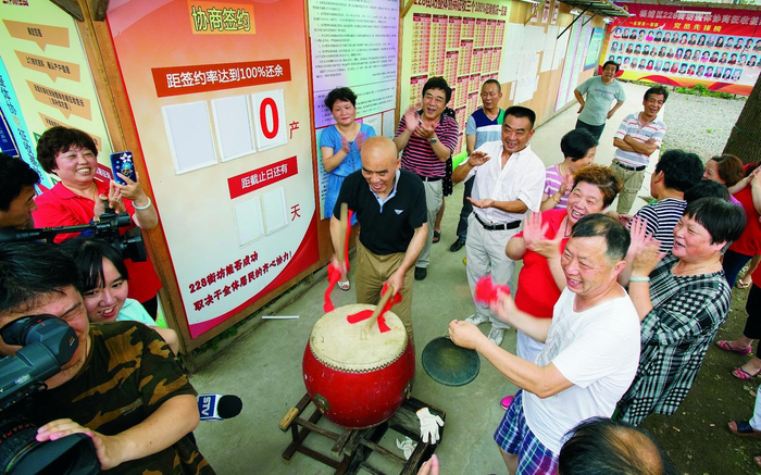 动迁时居民锣鼓喧天。杨浦区 供图
