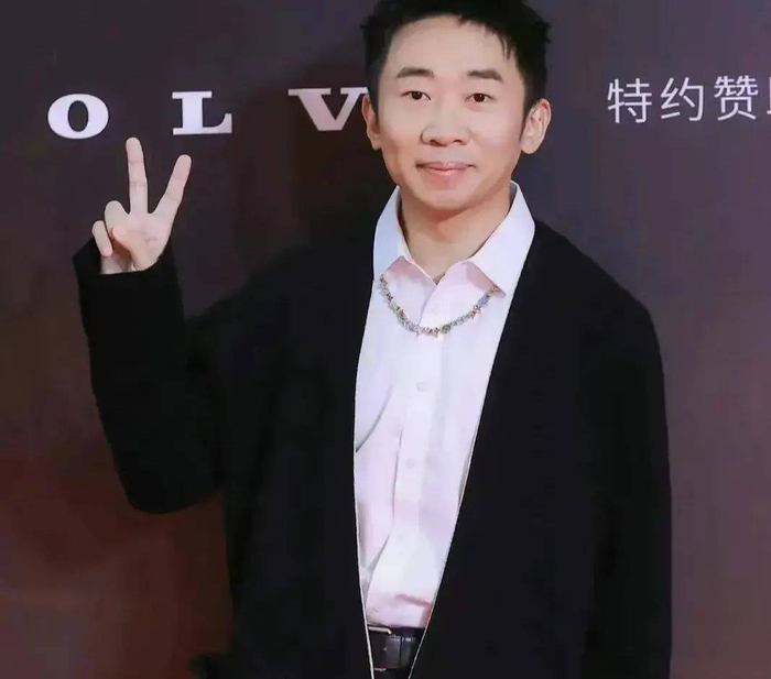 一个生日,娱乐圈中的世态炎凉,在37岁杨迪身上体现得淋漓尽致