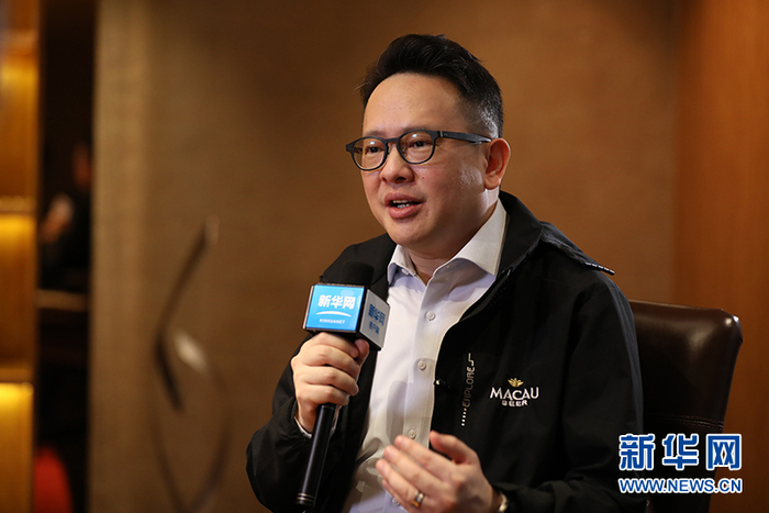 全国政协委员、澳门啤酒有限公司联席董事长蔡明威。新华网 陈延特 摄