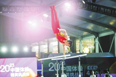 　　邹敬园在2023中国体操精英挑战赛比赛中。 涂新 摄
