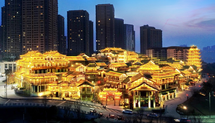 夜晚的西流沱小镇 融汇西流沱滨江旅游区供图
