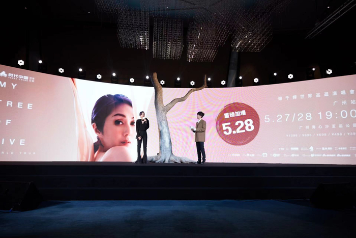 杨千嬅在发布会现场介绍巡演亮点。  主办方供图