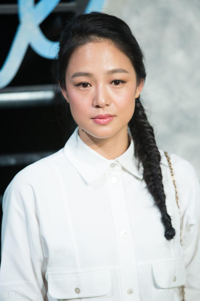 “彪悍”的周韵:让姜文专宠她一人,究竟有何魅力?|姜一郎|女儿|气场|父母|阳光灿烂的日子_新浪新闻