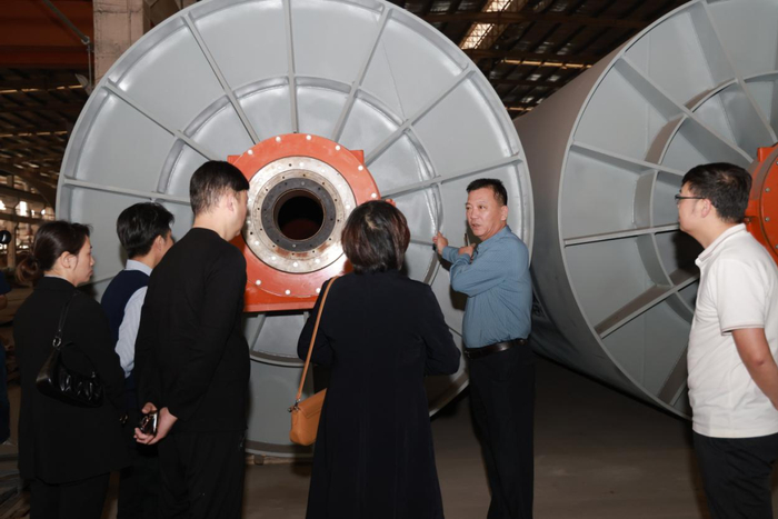 与会嘉宾参观福建敏捷机械有限公司现场