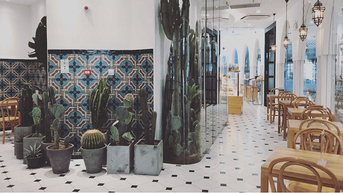 Blueglass蓝色港湾店和大族广场店，图片来源：Blueglass