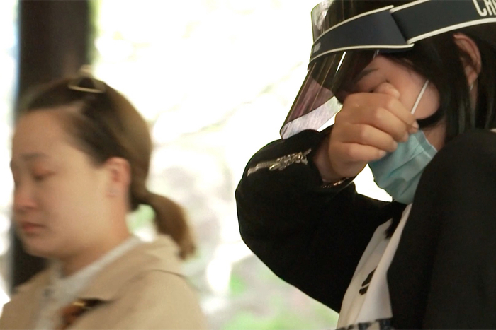 当地时间4月25日，美国孟菲斯，回国前夕，孟菲斯当地民众前来看望“丫丫”。CCTV+视频截图