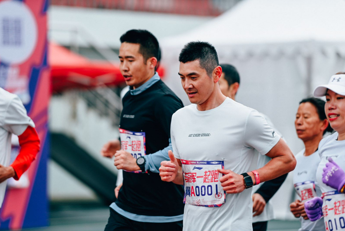 邢傲伟一直坚持着跑步的习惯。