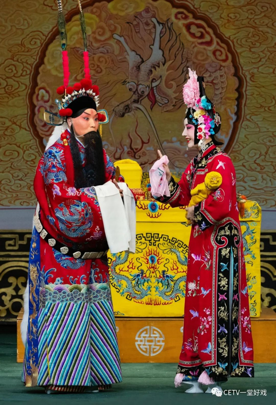 　　凌珂饰杨延辉 郭玮饰铁镜公主 摄影：孙觉非