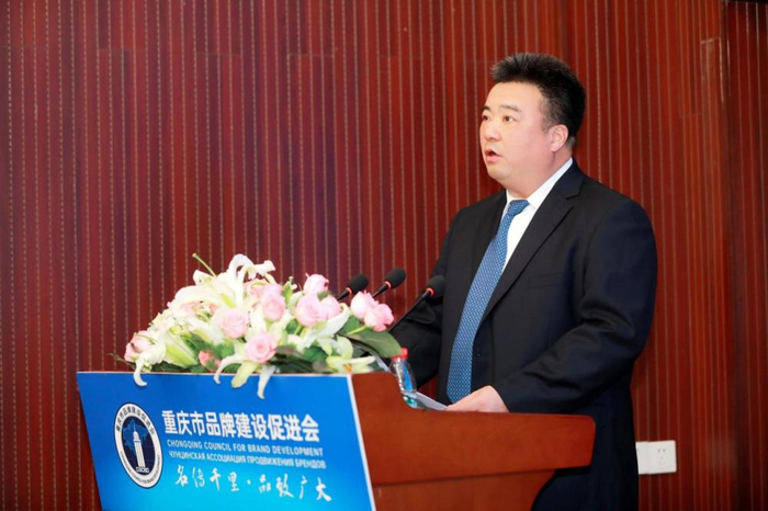 ▲现场，胡开强宣布上海合作组织国家多功能经贸平台农文旅文化服务工作委员会成立并表示祝贺