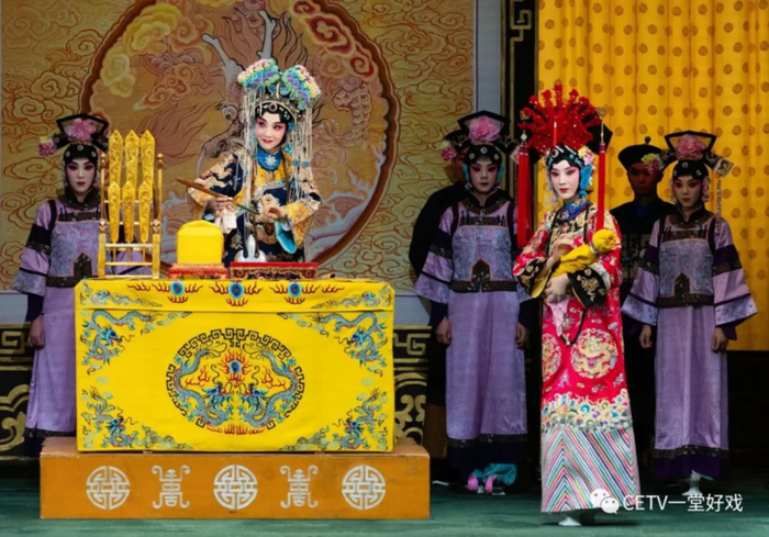 　周利饰萧太后 郭玮饰铁镜公主 摄影：孙觉非