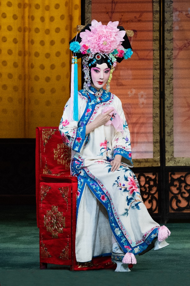 　　郭玮饰铁镜公主 摄影：孙觉非