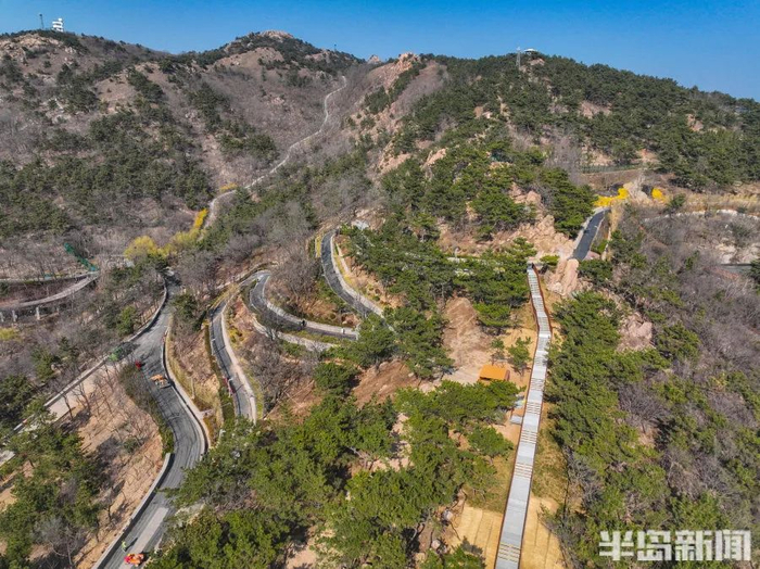 蜿蜒曲折的山体绿道