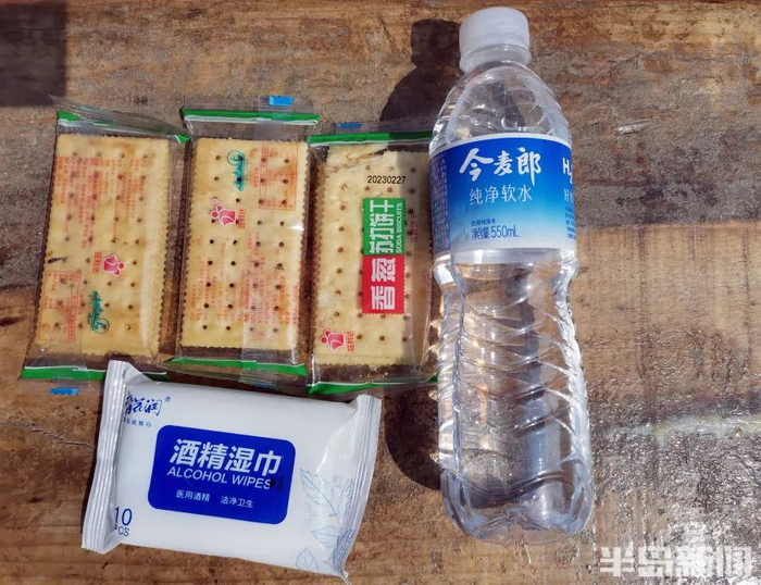 记者中午自带的简单午餐