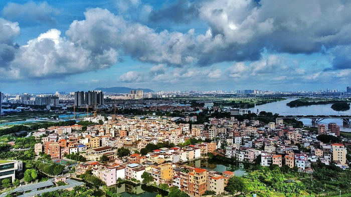 航拍广东佛山小布村房屋紧密排列。视觉中国 图