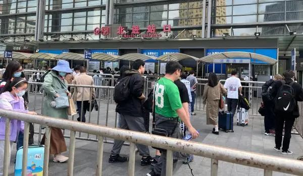 上海站北进站口。受访者 供图