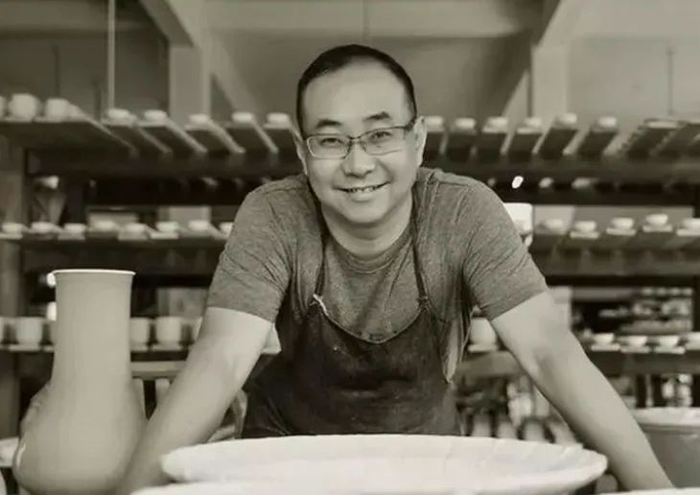 龙泉青瓷烧制技艺”代表性传承人  金逸瑞大师