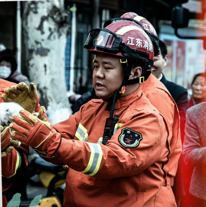 《惊天救援》:消防员是怎样一群神秘的东方组织?