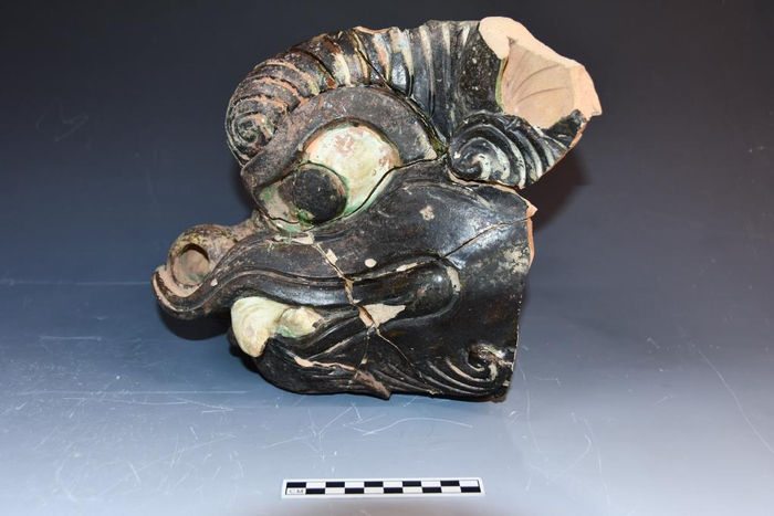 　高陵西侧出土的北宋釉陶龙头形建筑构件。（河南省文物考古研究院供图）