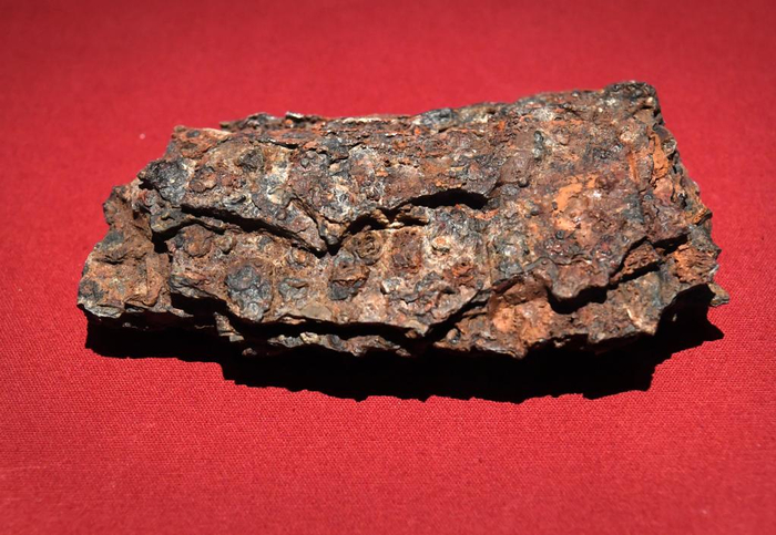 曹操墓出土的铠甲残片（2023年4月22日摄）。新华社记者李安 摄