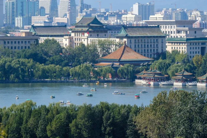 ▲远眺北海公园。  新京报记者 王子诚 摄