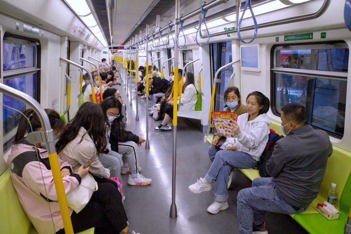 ▲今天，北京地铁16号线首班车提前至3点。新京报记者 王贵彬 摄