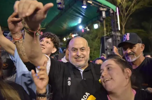 库巴斯宣布支持与中国建立正式外交关系，但希望不切断与中国台湾地区的文教和商业联系