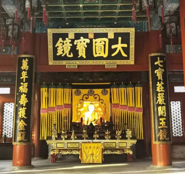      图14 北海团城承光阁大圆宝镜    