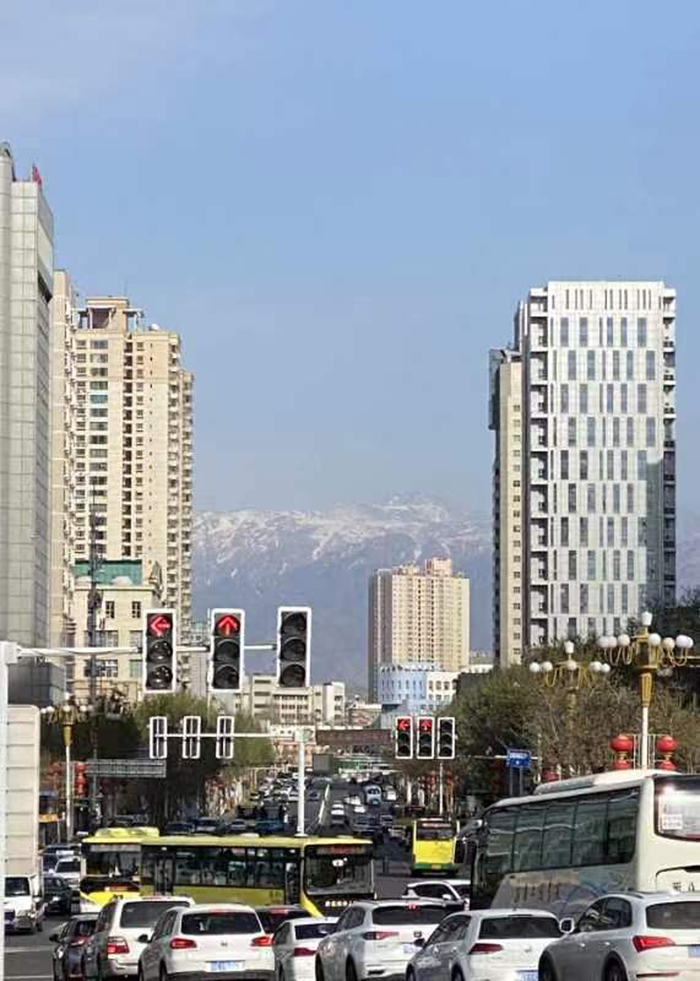 天山区街道一角