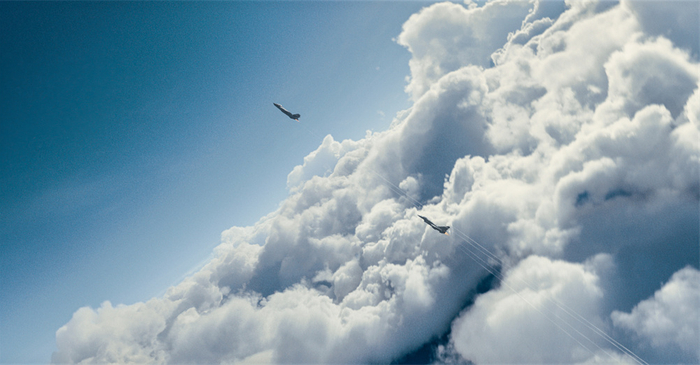 《长空之王》截图，我军机在云海追逐驱离外机