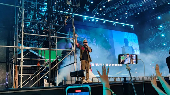 去年的常州西太湖音乐节，好不容易挤到了前排，厕所都不敢上。/土卫六 摄