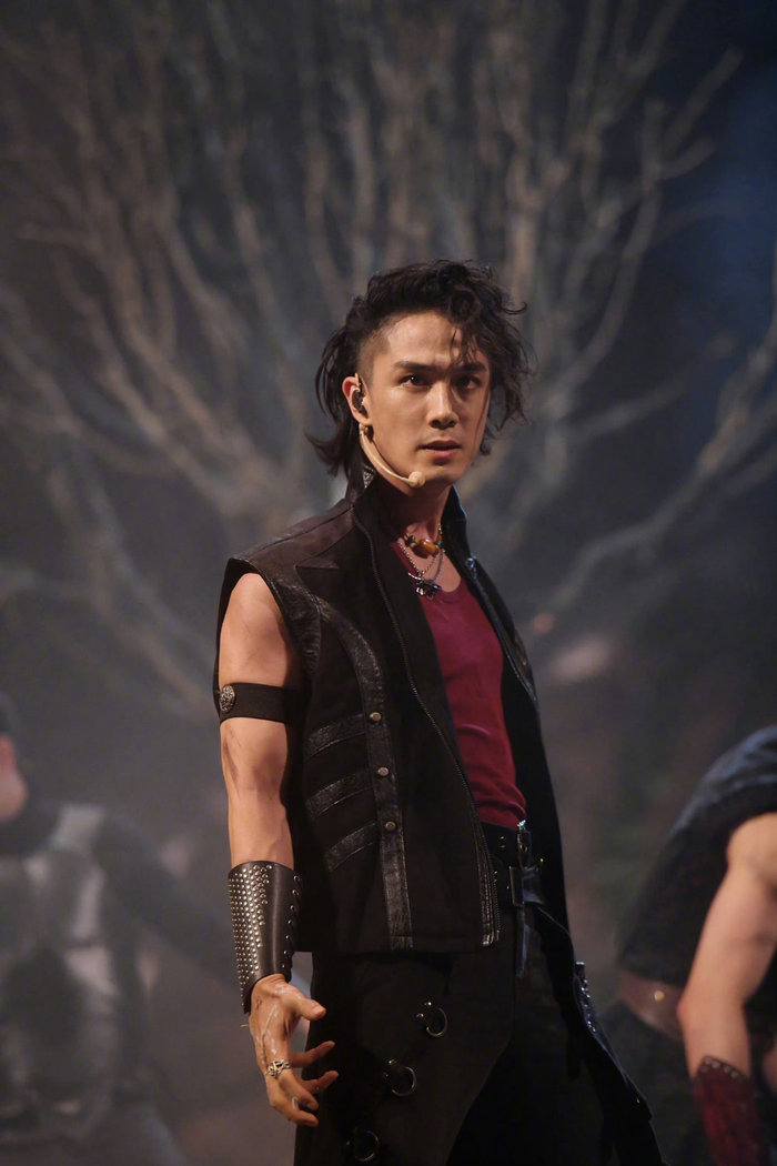 李承铉简直就是我的男神,这次的黑纱透视图也太显身材了……|李承铉