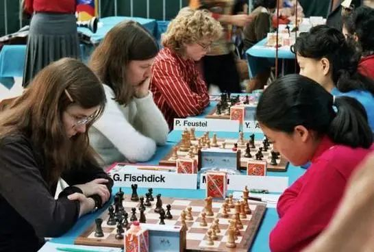 1982年奥赛团体赛，中国女队对阵德国队。