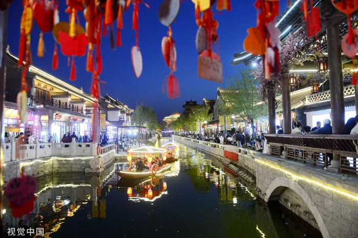 2023年4月8日，河南驻马店，皇家驿站景区