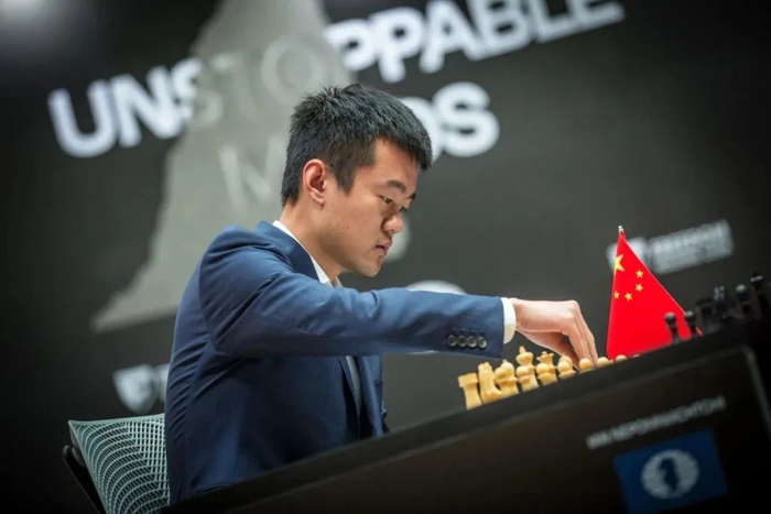 丁立人在2023年国际棋联世界冠军赛中。