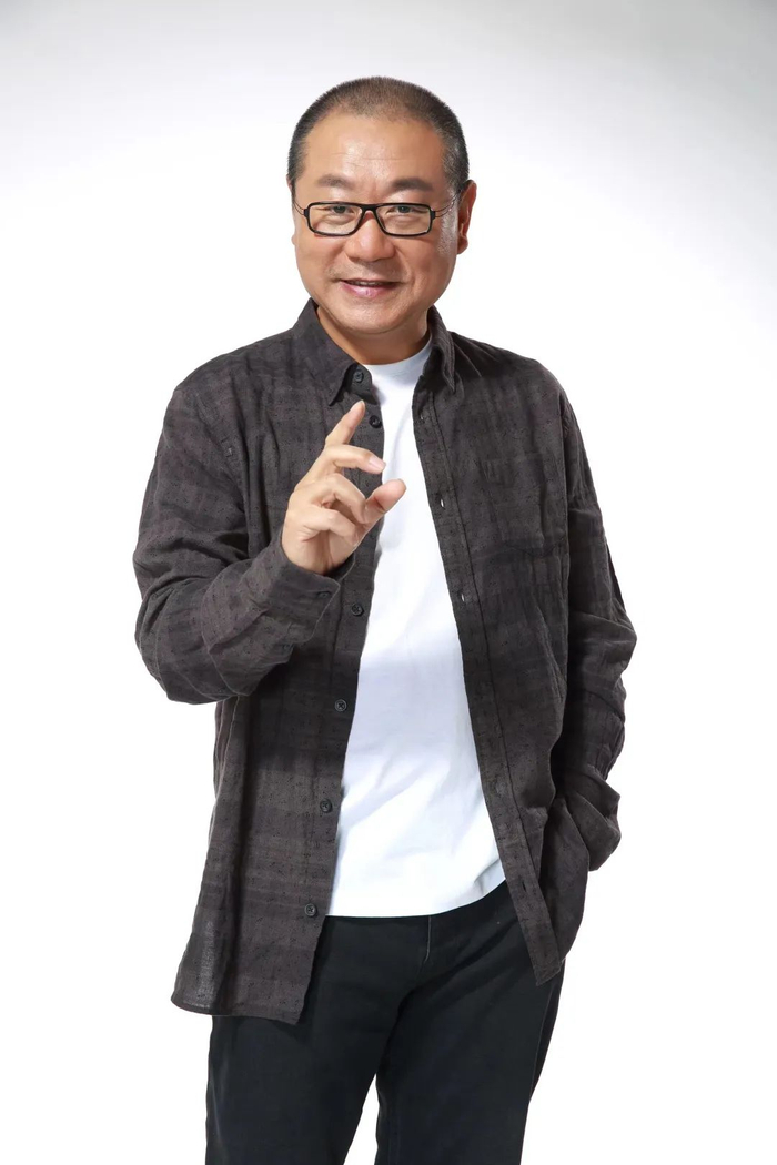 ▲正如《漫长的季节》中的王响那样，范伟说，演员年龄越大，越想尝试复杂的角色。&nbsp; 受访者供图