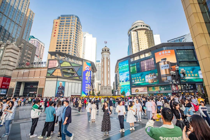 渝中区解放碑迎来消费热潮。图：渝中发布