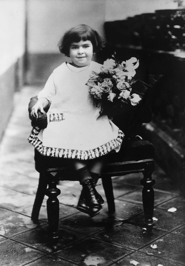 弗里达·卡罗四岁 吉列尔莫·卡罗1911年 摄影