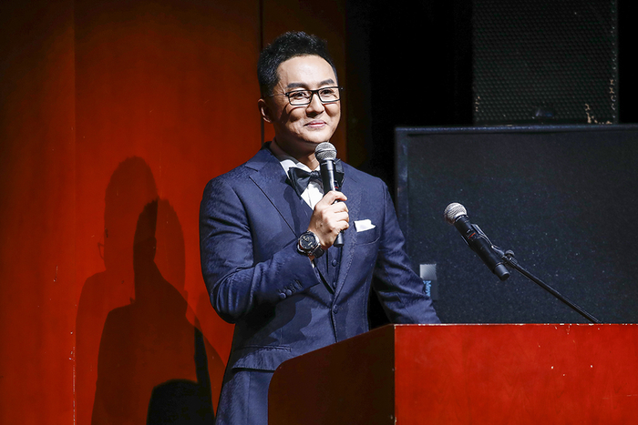       著名主持人程成     