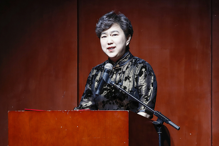       中国评剧院党委书记、董事长齐红致辞     