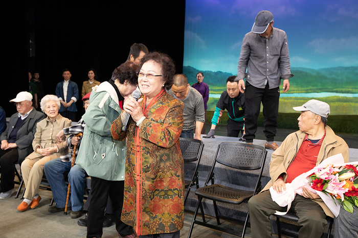       谷文月观看演出后讲话     