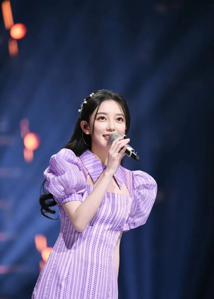 两夺选秀冠军三登春晚她是人美声甜的最好诠释