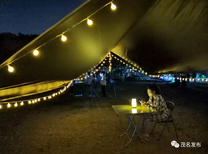 海边露营，在美景中拥抱自然，放松身心。